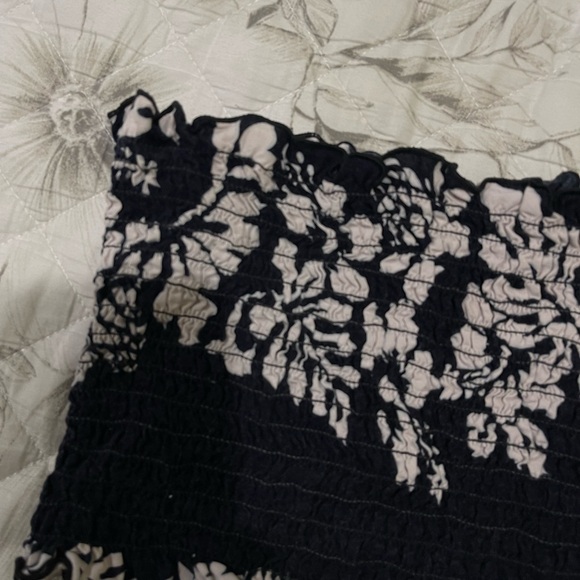 Black and White Women's Top - Picture 3 of 4